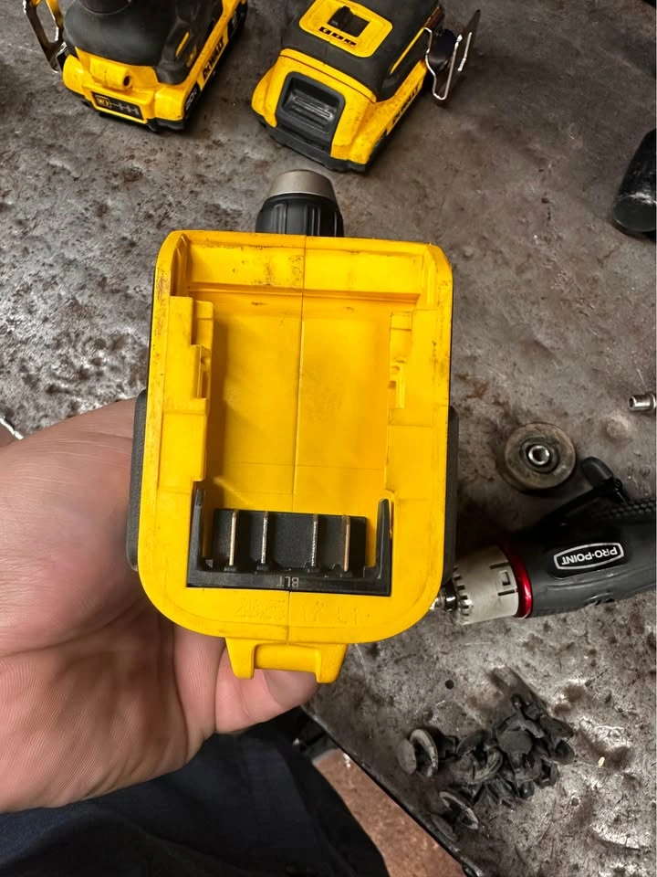 DEWALT DCD777 20V Max Brushless Cordless Drill (Tool only) - photo 3