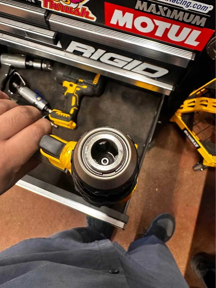DEWALT DCD777 20V Max Brushless Cordless Drill (Tool only) - photo 4