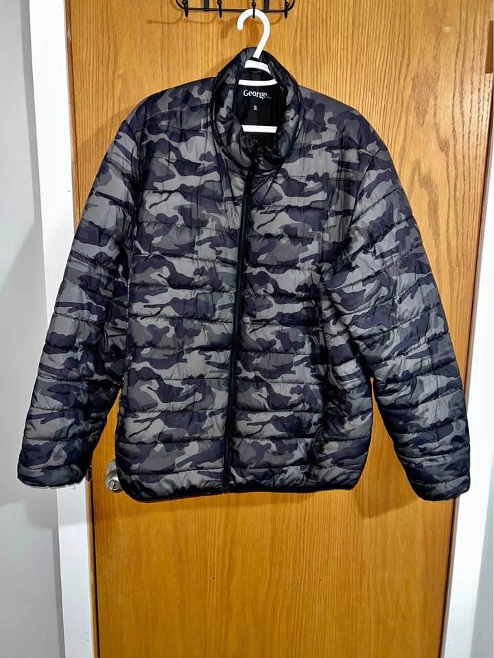 George Lightweight Camouflage Puffer Jacket – Size XL