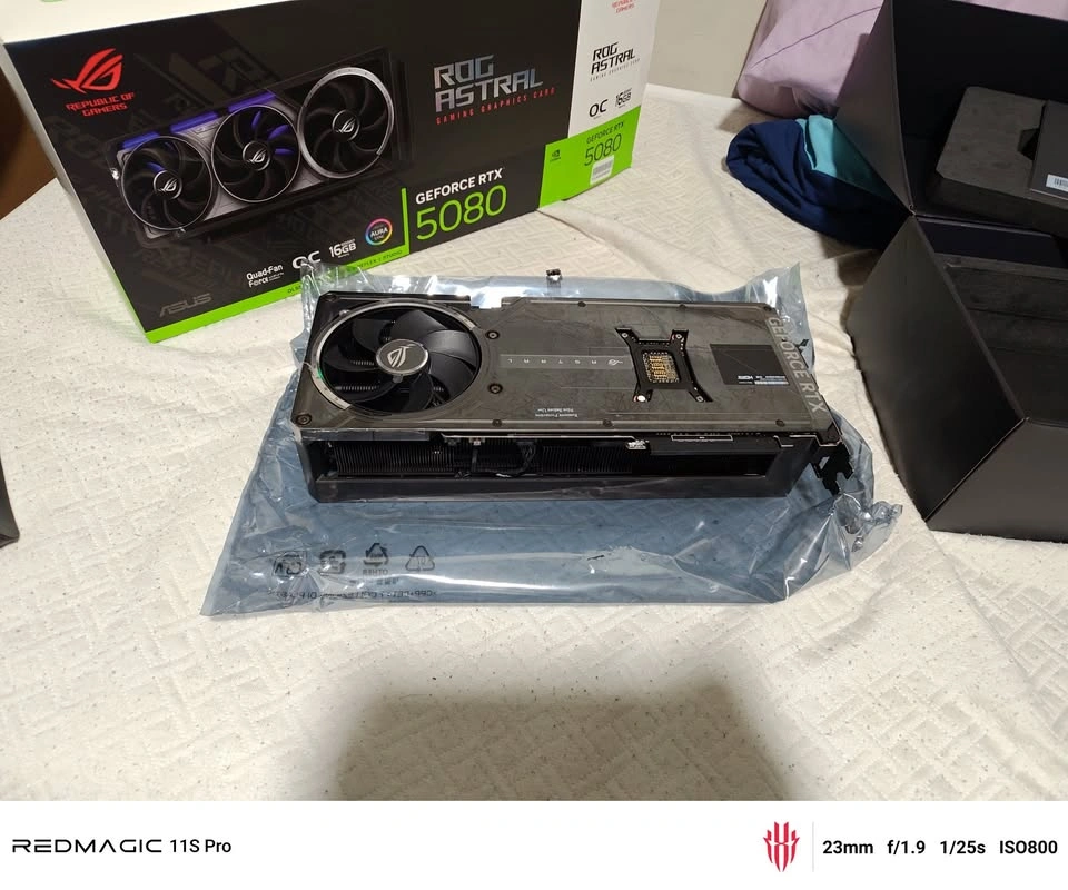ASUS ROG Astral GeForce RTX 5080 GPU + ROG STRIX 1000W PSU - photo 4
