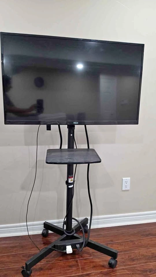 40 inch RCA TV with Mobile Rolling Stand