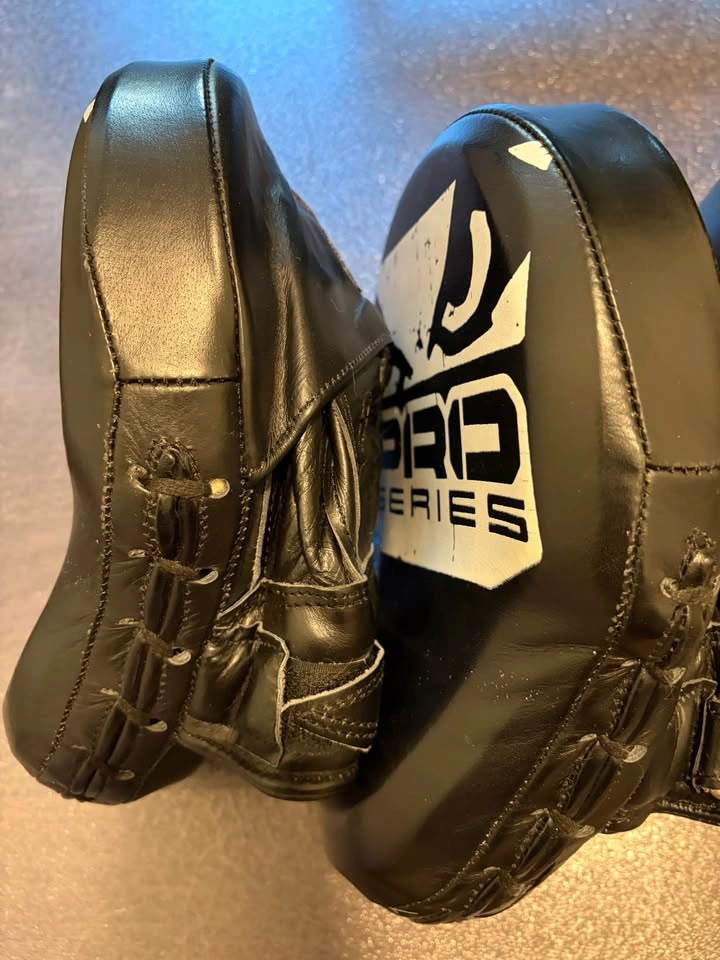 Bad Boy Pro Series Focus Mitts - photo 3