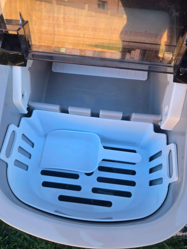 Frigidaire ice maker - photo 2
