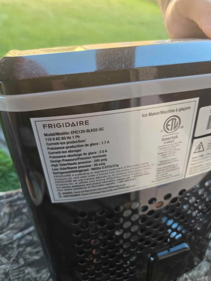 Frigidaire ice maker - photo 3
