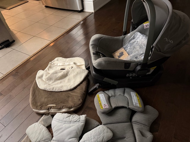 Nuna Pipa Lite Car Seat with Base