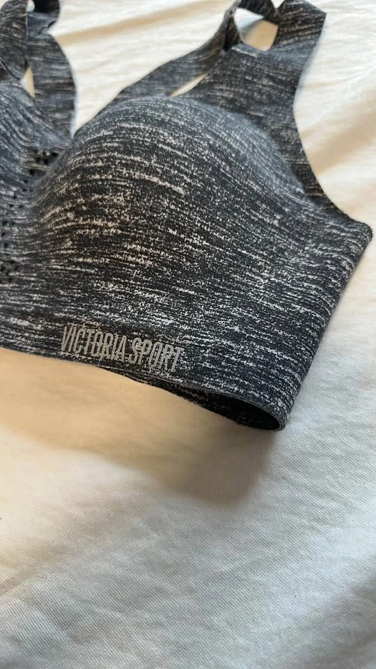 Victoria’s Secret Sports Bra - photo 2