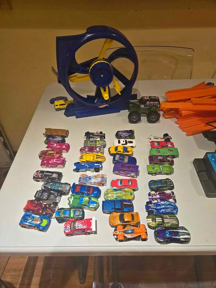 Hot Wheels Track Builder Collection with 40+ Cars