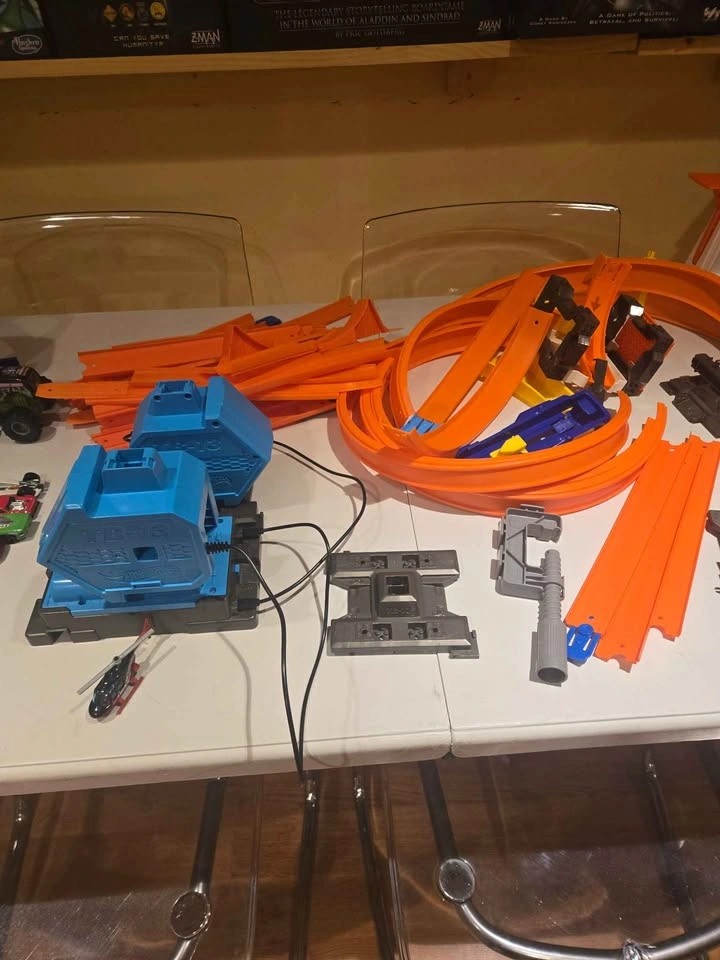 Hot Wheels Track Builder Collection with 40+ Cars - photo 2