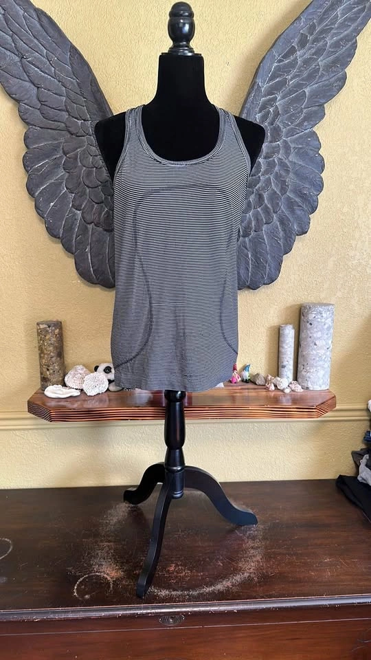 Lululemon Striped Tank Top - photo 2