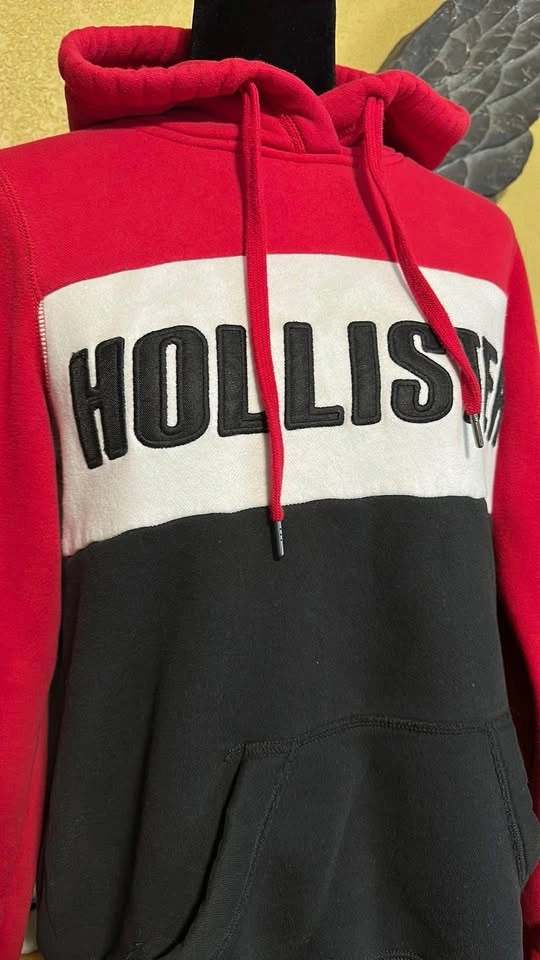 Hollister Red and Black Color-Block Sweater - photo 4
