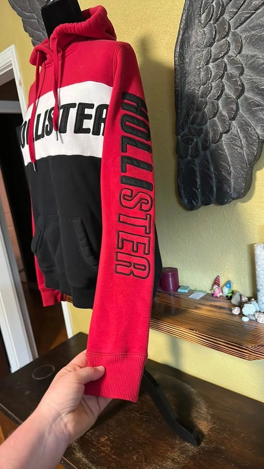 Hollister Red and Black Color-Block Sweater - photo 5