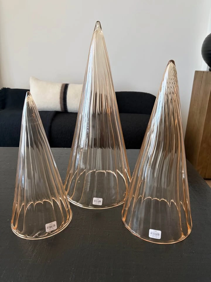 CB2 Sylvia Amber Glass Christmas Tree Figure Set Of 3 - photo 3