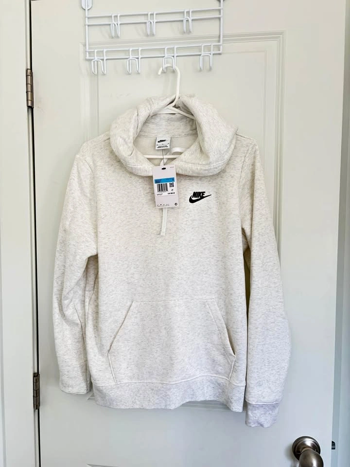 Nike Women's Hoodie Size M (New with Tags)