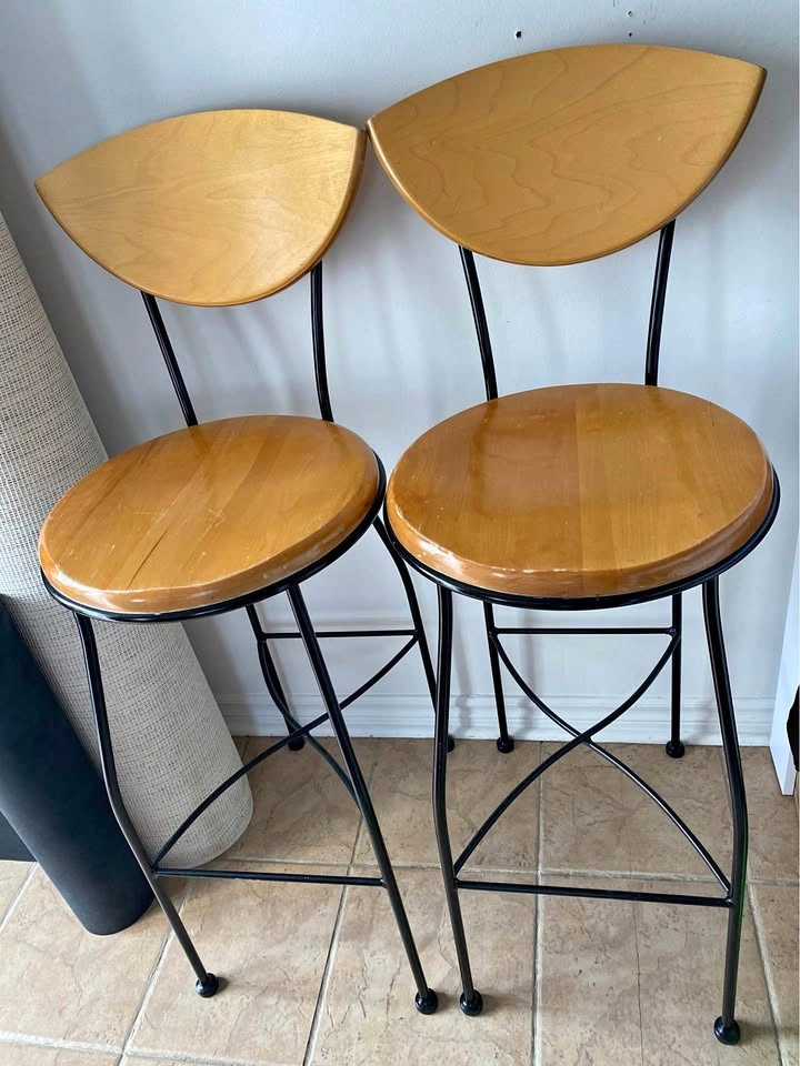 2 Bar stool chairs