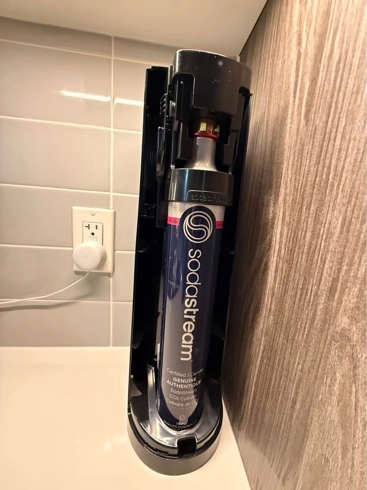 SodaStream Terra Sparkling Water Maker + CO2 + 4 Bottles - photo 2