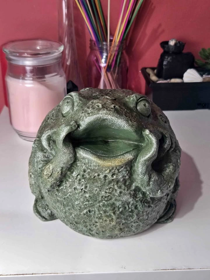 Vintage Cast-Iron Style Garden Frog Figurine
