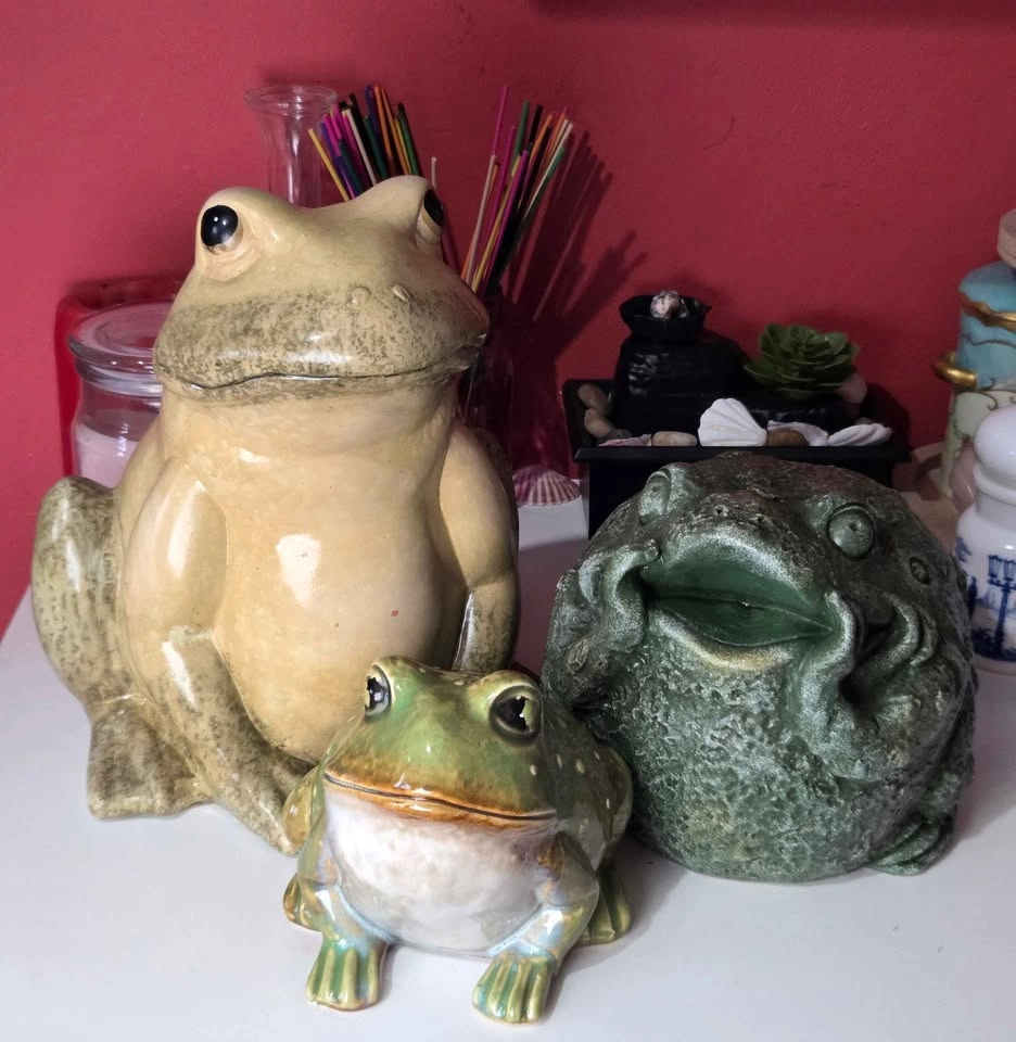 Vintage Frog Statue Collection! (Set of 3)