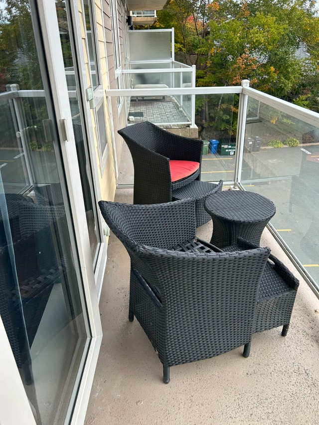Patio 2 chairs and table - photo 2