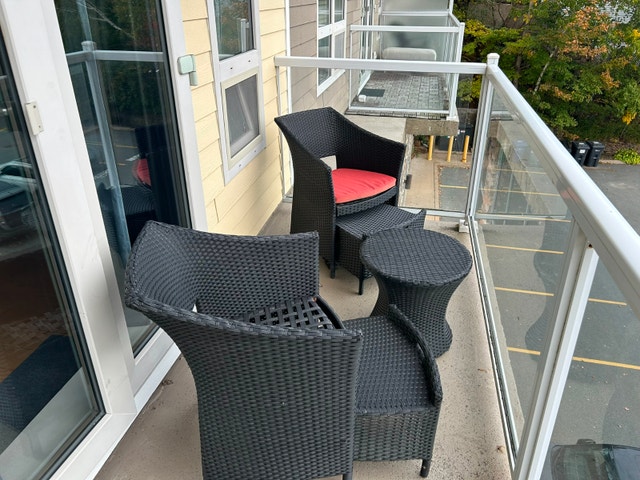 Patio 2 chairs and table - photo 3