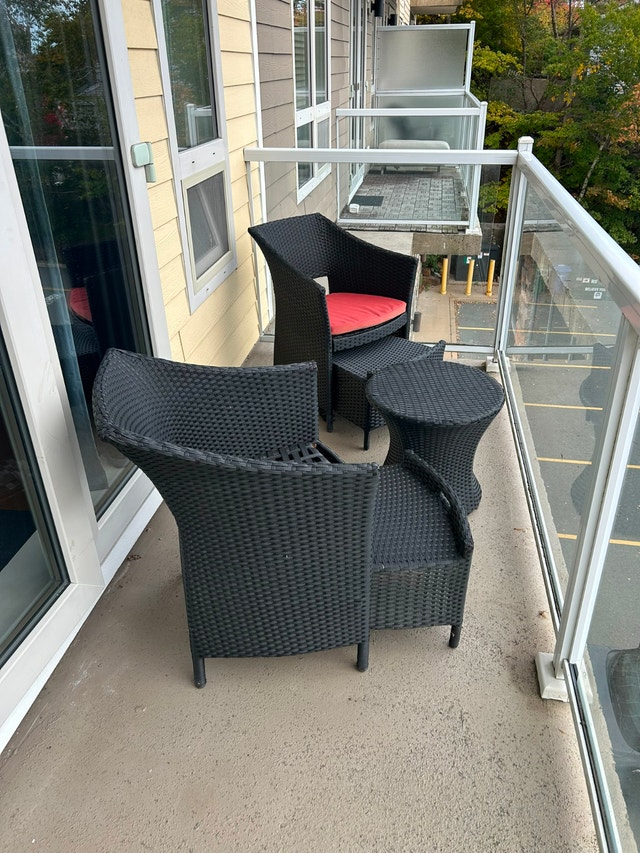 Patio 2 chairs and table - photo 4