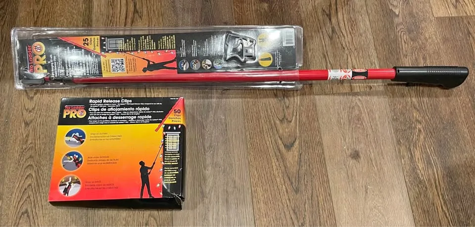 BNIB XMas Lights Hanging Kit with Clips thumbnail
