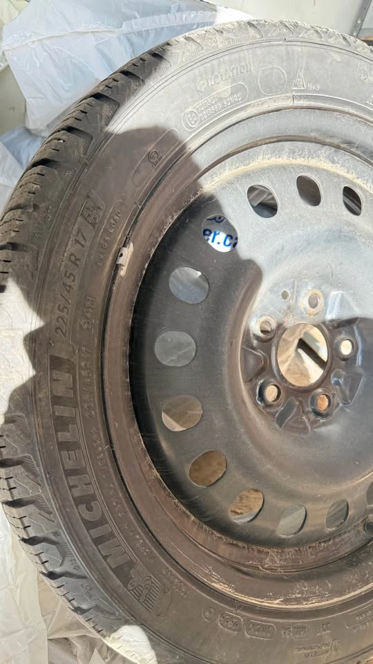 Michelin X-Ice Snow 225/45 R17 Winter Tires with Steel Rim - photo 3