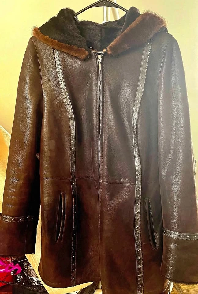 Woman's Shearling Coat Size L – Real Sheepskin, Excellent Condit