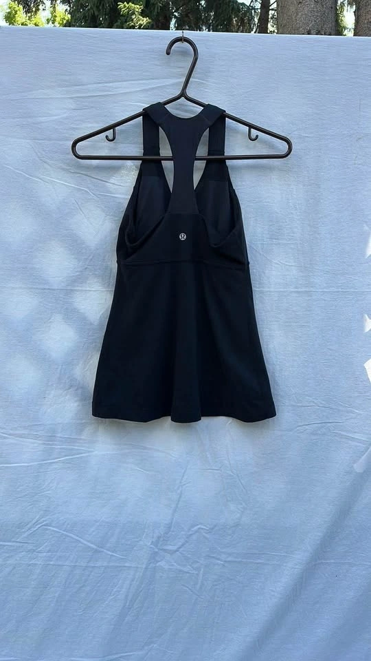 Lululemon Sleeveless Top - photo 3