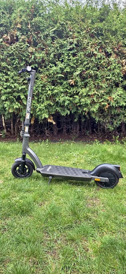 🛴 Apollo Air Pro Electric Scooter – Low Mileage – Excellent Cond