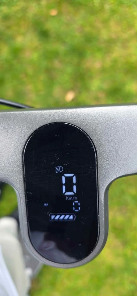 🛴 Apollo Air Pro Electric Scooter – Low Mileage – Excellent Cond - photo 4