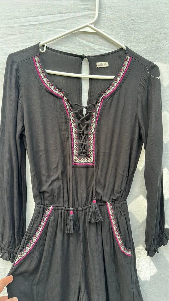 Hollister Black Shorts Romper with Pink Embroidery - photo 4
