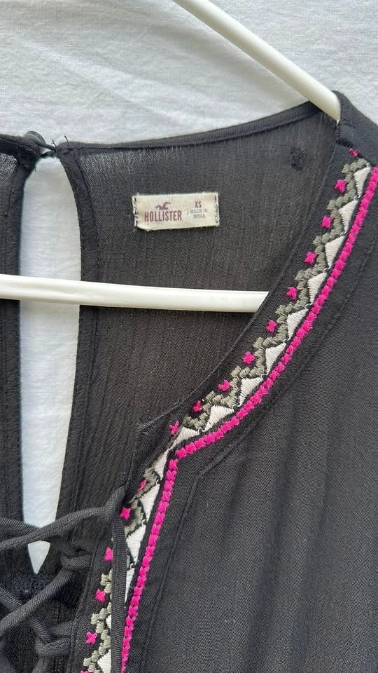 Hollister Black Shorts Romper with Pink Embroidery - photo 5