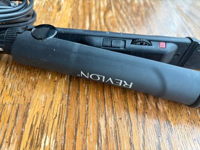 Revlon Curling Iron - photo 2