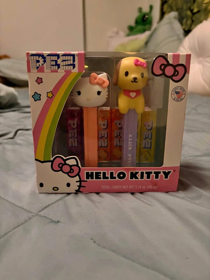 hello kitty pez dispenser in box