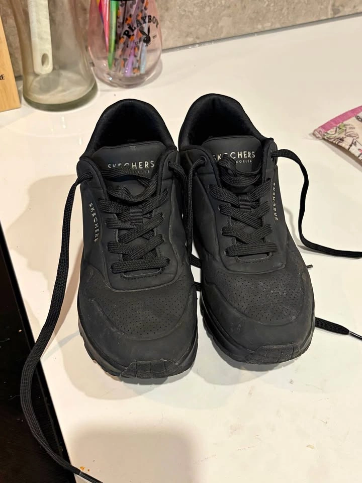Skechers Uno Stand on Air Size 9