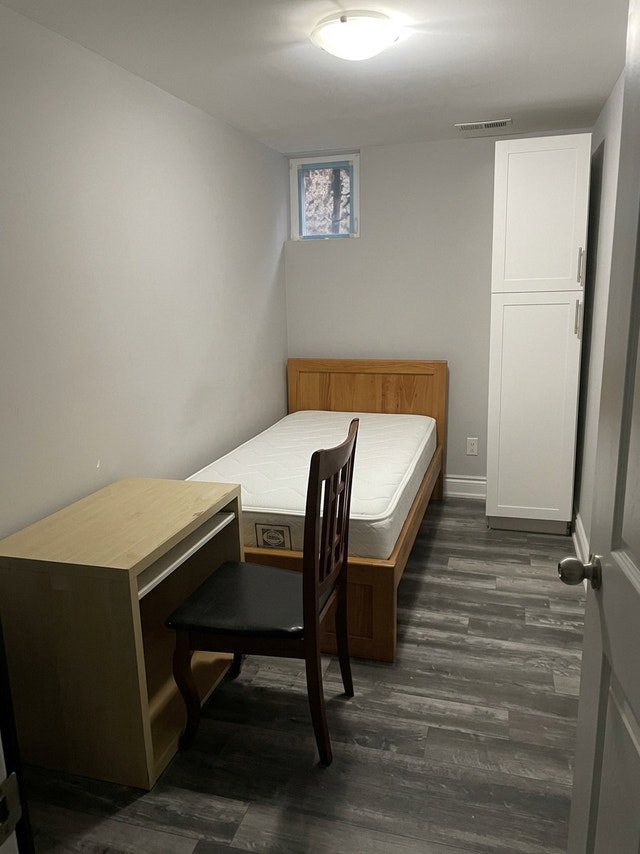 room for rent available now