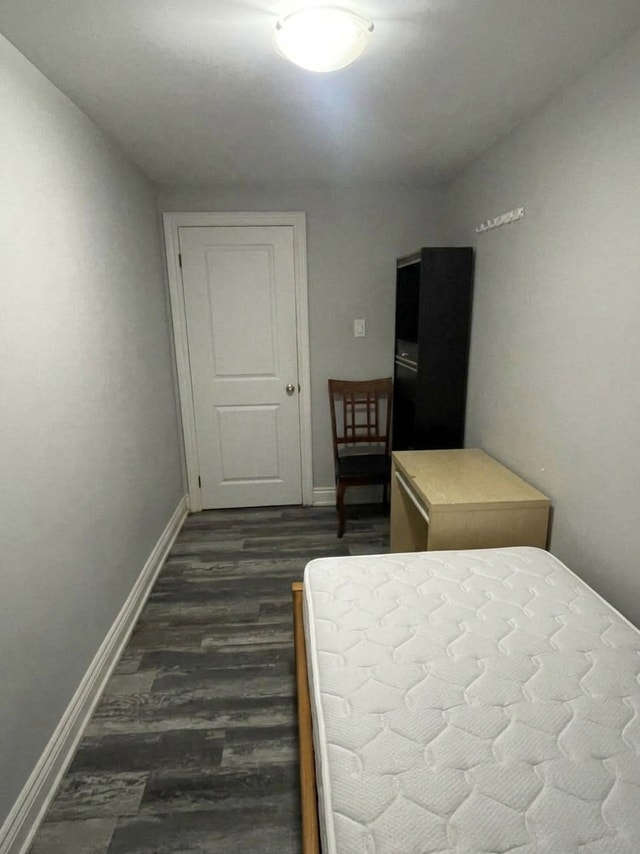 room for rent available now - photo 2