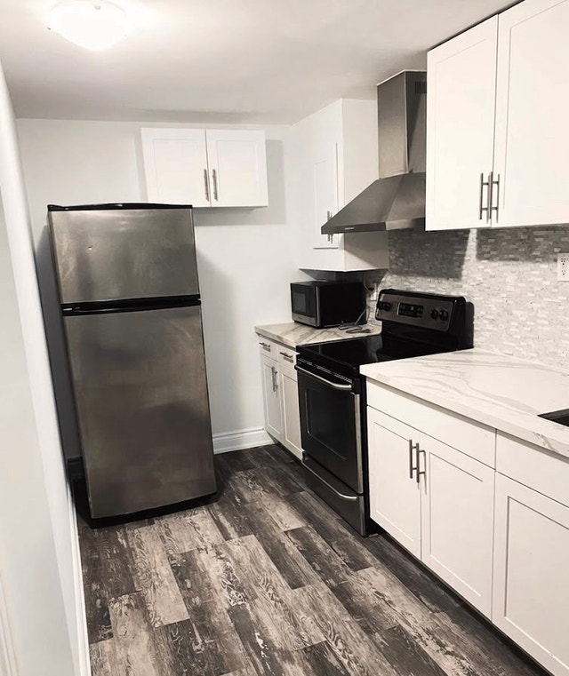 room for rent available now - photo 3