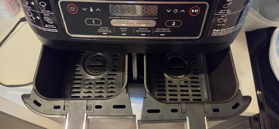 Ninja Foodi 8 Qt DualZone Air Fryer - photo 2