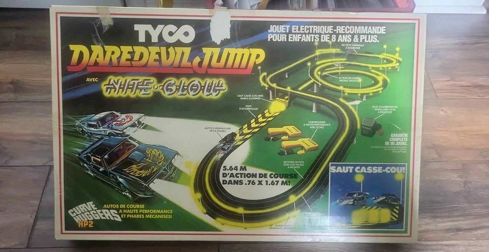 Tyco Daredevil Jump Nite-Glow Slot Car Set