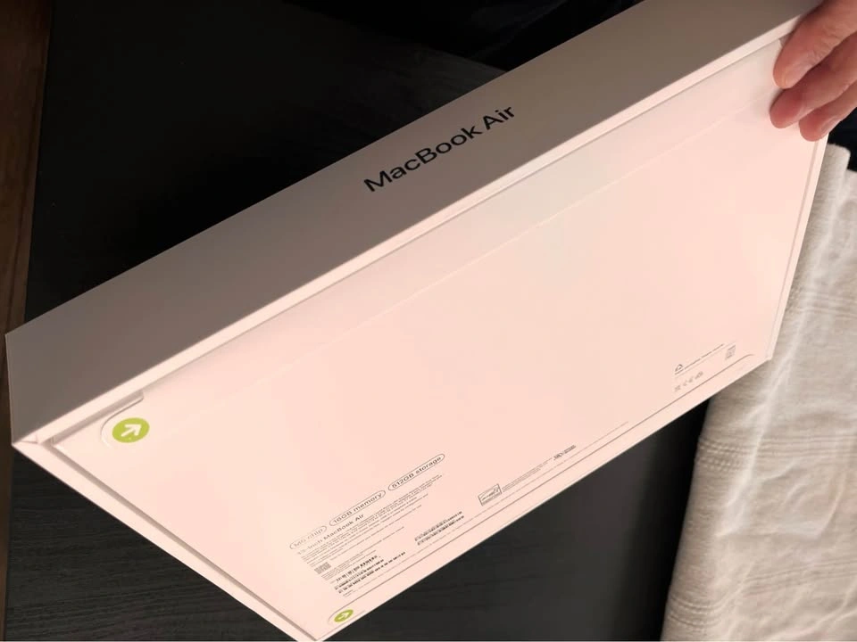 Apple MacBook Air 13-inch M5 Sealed - photo 3