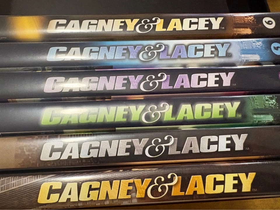 Cagney & Lacey 30th Anniversary complete series 32 disc set - photo 4