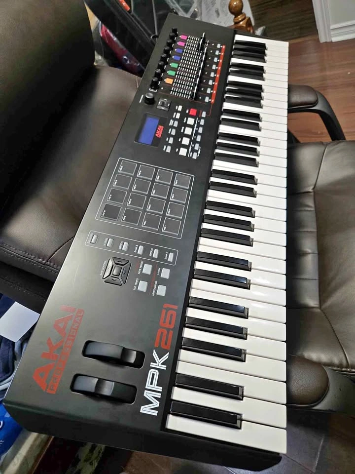 Akai MPK261