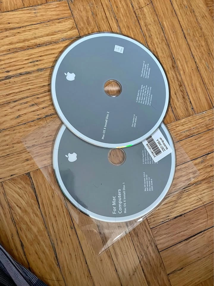 Apple Mac OS version 10.5.4 install Disc 1 and 2