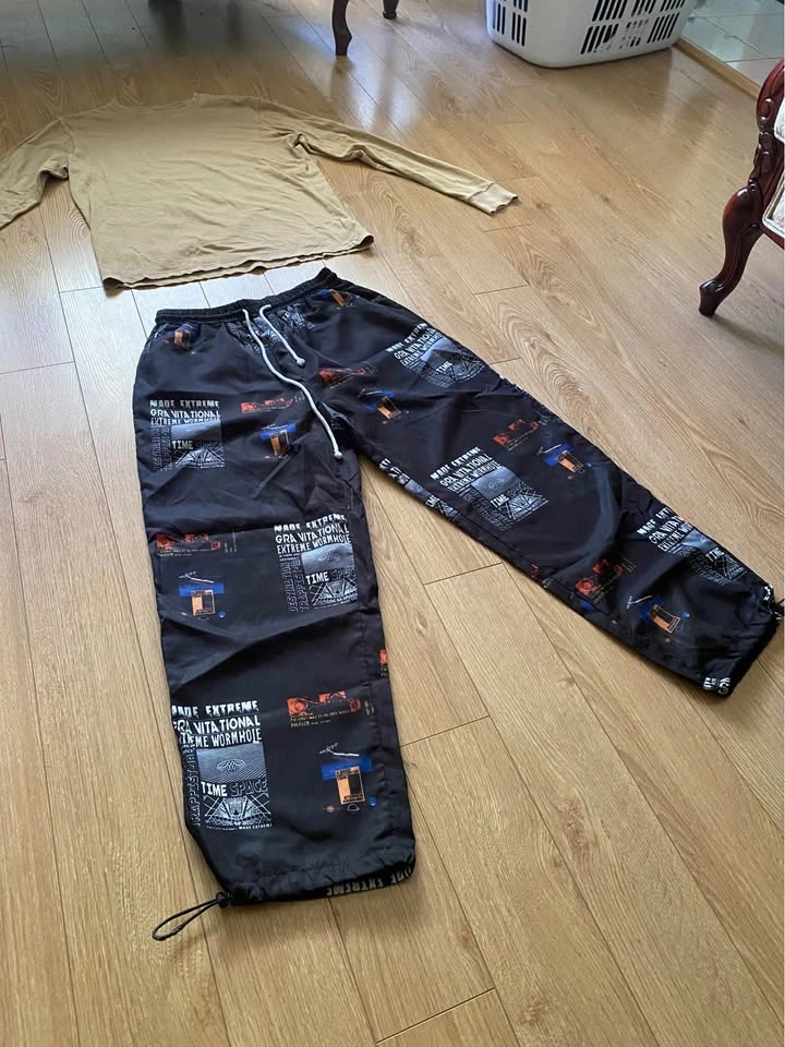 Casual American Eagle Top & Sci-Fi Space Jogger Outfit - photo 2
