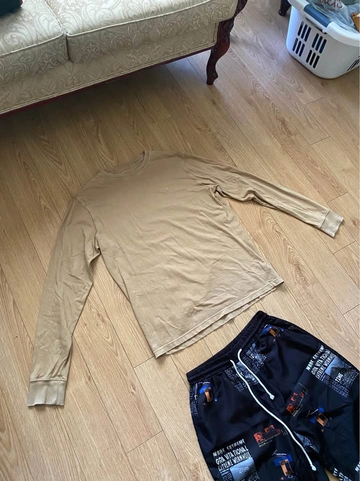 Casual American Eagle Top & Sci-Fi Space Jogger Outfit - photo 4