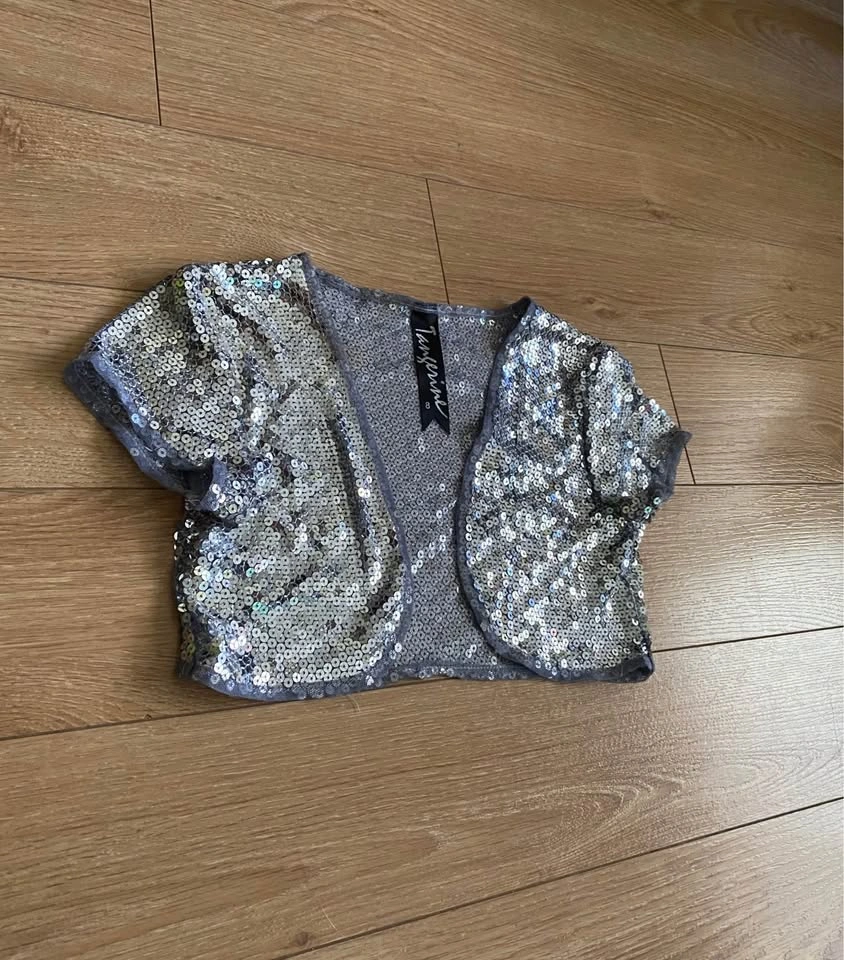 Vintage & Unique Vest Bundle – 9 Pieces - photo 4