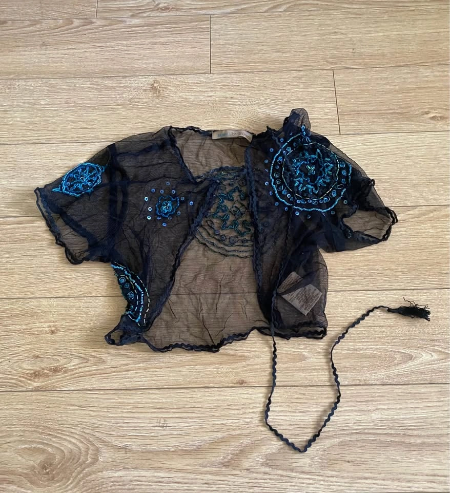 Vintage & Unique Vest Bundle – 9 Pieces - photo 5