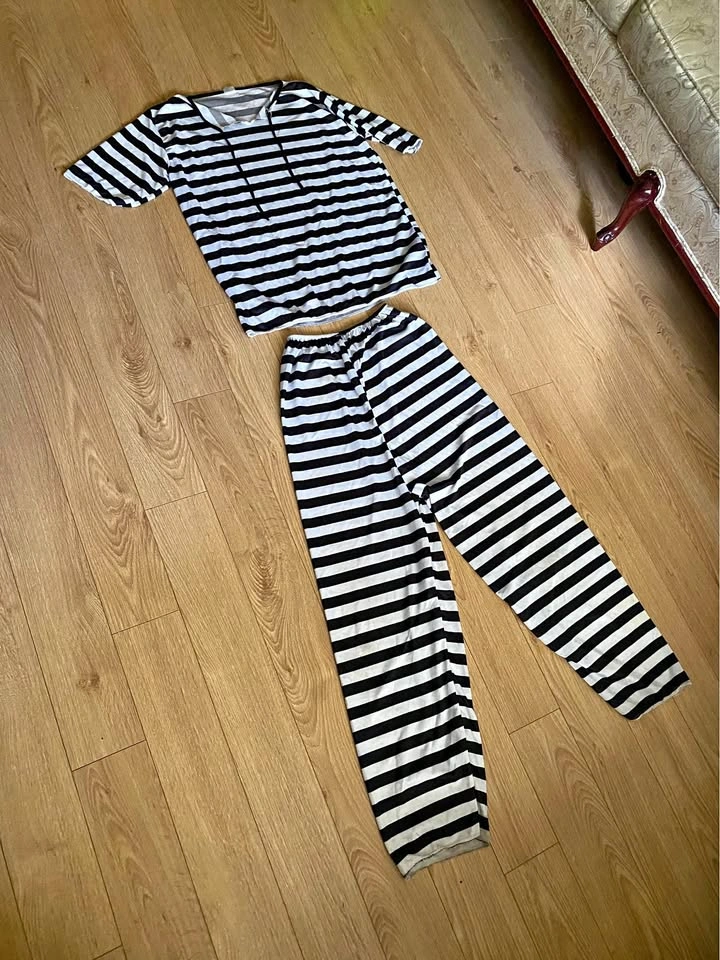 Black & White Prisoner / Convict Costume Set