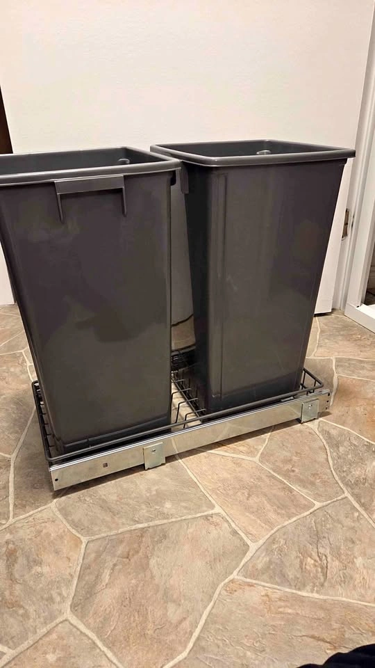 Richelieu 2x 25 L Pull-Out Kitchen Garbage and Recycling Bin